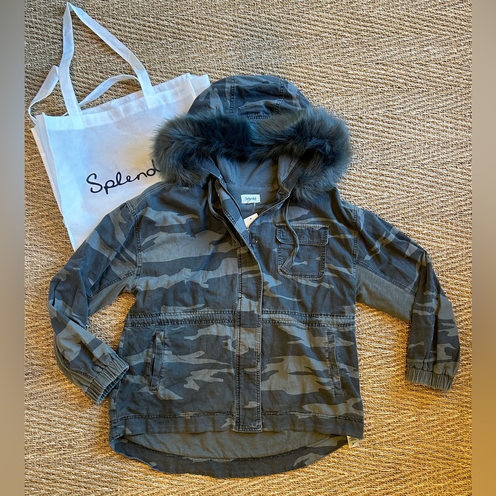 Splendid Camo Jacket with detachable fur hood small NWT/Users/katherinewatler/De